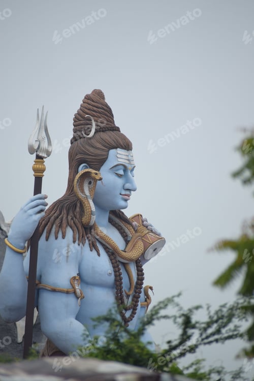Preview: Vertical shot of the Shiva statue