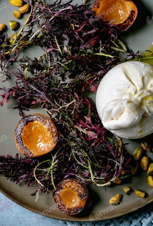 Preview: Salad with burrata cheese
