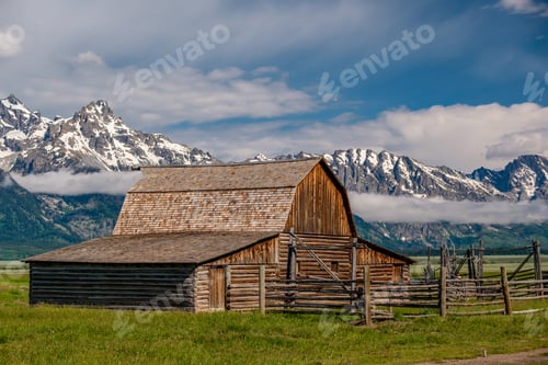 Preview: Old barn in Grand Teton Mountains