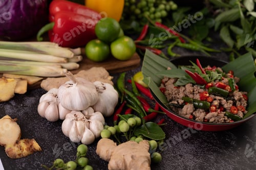 Preview: Stir-fried pork basil on banana leaves in a frying pan.