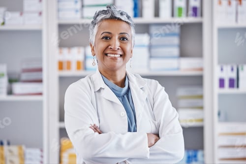 Preview: Senior woman, pharmacist and arms crossed in portrait for healthcare, medicine or entrepreneurship