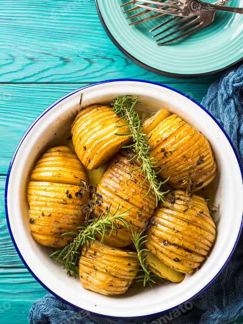 Preview: Baked potatoes cooked with herbs