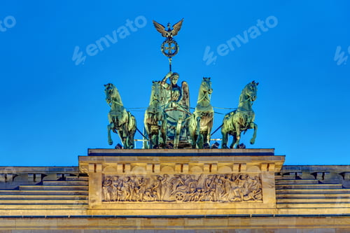 Preview: Detail of the Quadriga at night