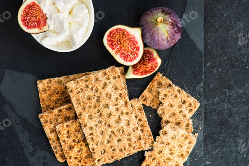 Preview: Healthy snack from wholegrain rye crispbread crackers, figs and