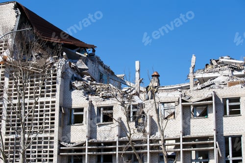 Preview: A Russian shell hit a building in a peaceful Ukrainian city