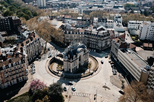 Preview: Aerial shot of a cityscape with a lot of cars and beautiful buildings in Lille, France