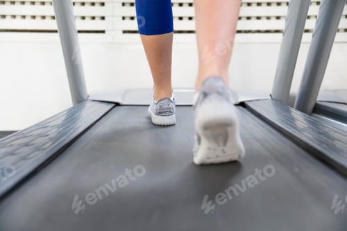 Preview: Fitness girl running on treadmill