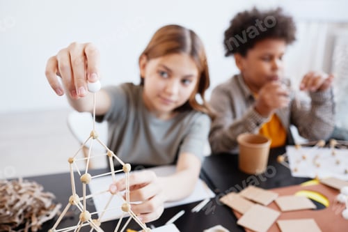 Preview: Teen Girl in Art and Craft Class