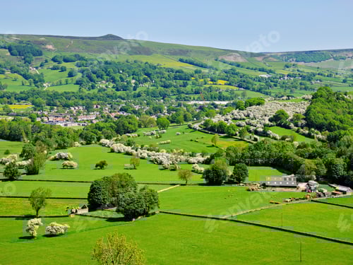 Preview: Stunning rural landscape featuring vibrant green fields and hills. Derbyshire, England.