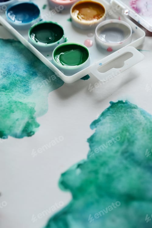 Preview: Watercolor Palette with Abstract Emerald Green Paint Swashes