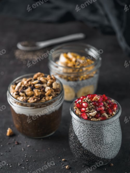 Vista previa: chia pudding set in different glass jars