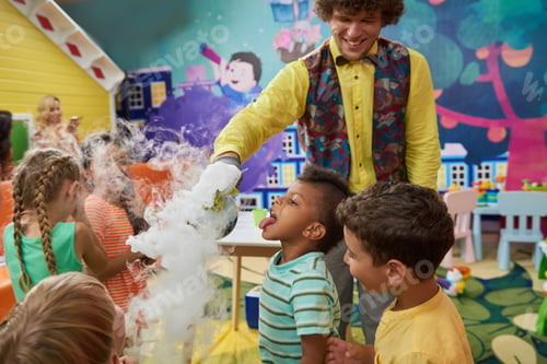 Preview: Experiment with dry ice for kids.