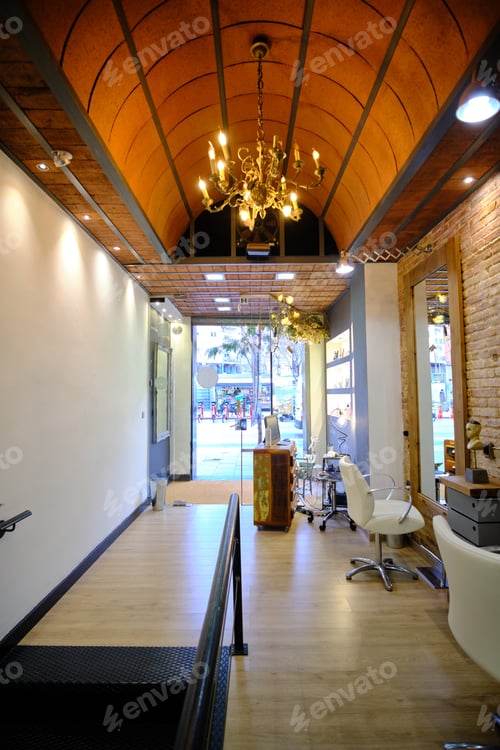Preview: Interior view of a hairdressing salon.