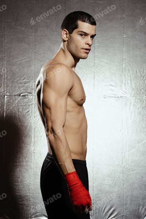 Preview: Portrait of male boxer posing
