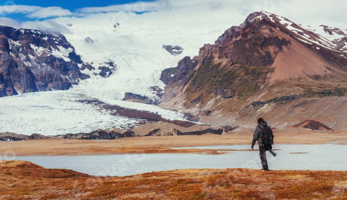 Preview: Photographer picturesque location in Iceland. Admiring the beaut