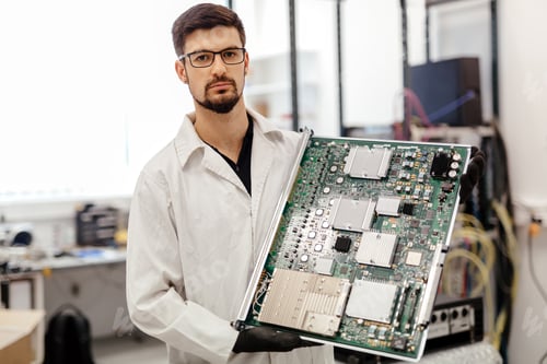 Preview: Hardware components professional service
