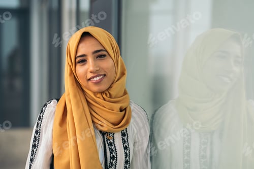 Preview: Young muslim businesswoman smiling confidently in modern office building