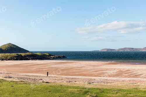 Preview: UK, Scotland, Scottish Highlands, Loch Ewe, Poolewe, tourist at Firemore Beach