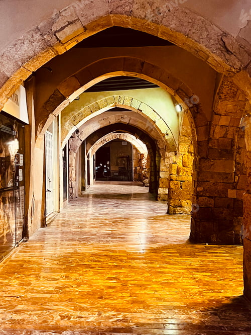 Preview: Arched walkway.