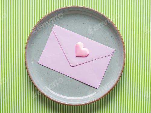 Preview: Gray dish with pink envelope on green