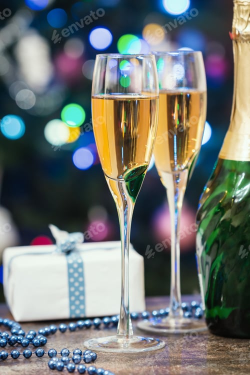 Preview: champagne glass and bottle