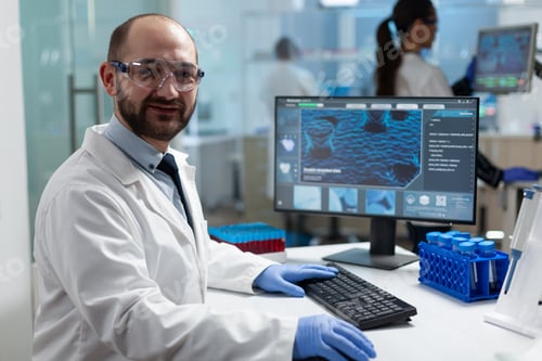 Preview: Portrait of specialist biochemist researcher working at clinical experiment