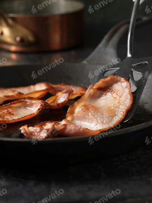 Preview: English bacon in frying pan