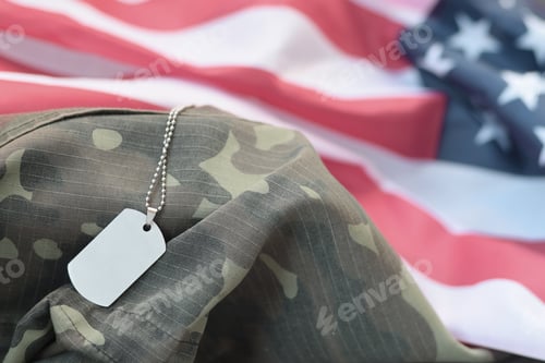 Preview: Silvery military beads with dog tag on United States fabric flag and camouflage uniform