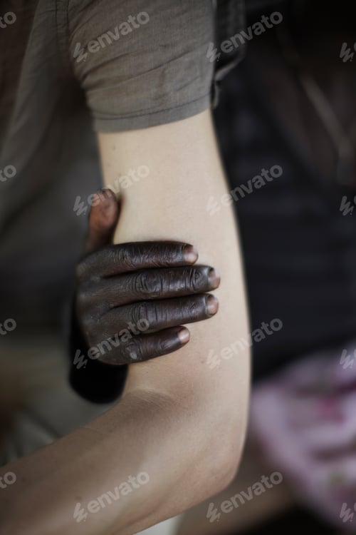 Vista previa: People of different ethnicities touching