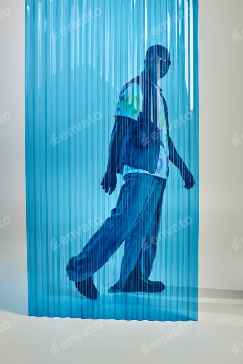 Preview: Full length of stylish afroamerican man in sunglasses
