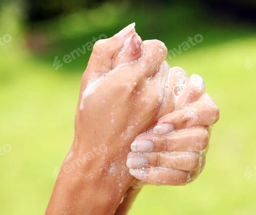 Preview: Woman washing her hands