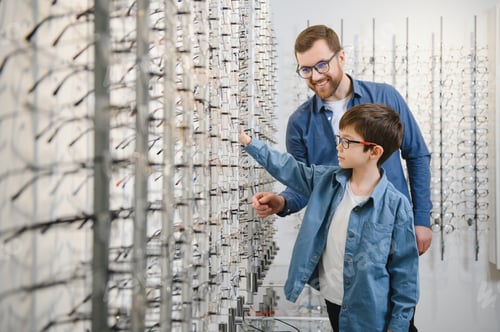 Preview: Family buy glasses. Father in a blue shirt