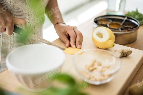 Preview: Woman preparing healthy food in her kitchen