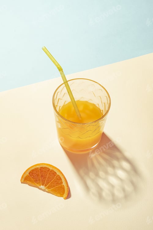 Preview: Orange juice and orange slice on plain bright background