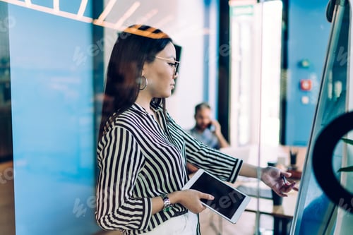 Preview: Ethnic woman having presentation in office