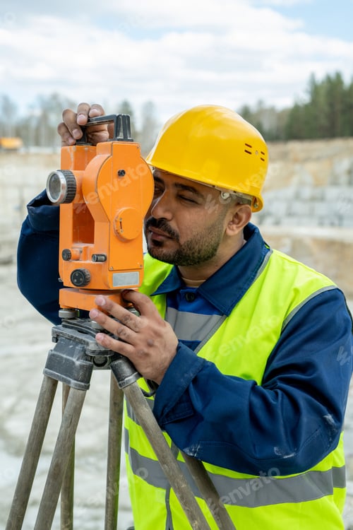 Preview: Land surveyor working with geodetic station