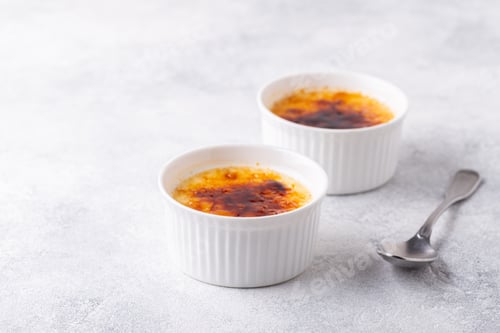 Preview: Creme brulee. French vanilla cream dessert with caramelised sugar.