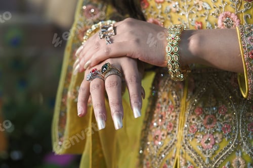 Preview: Craftsmanship of traditional jewelry on elegant hands