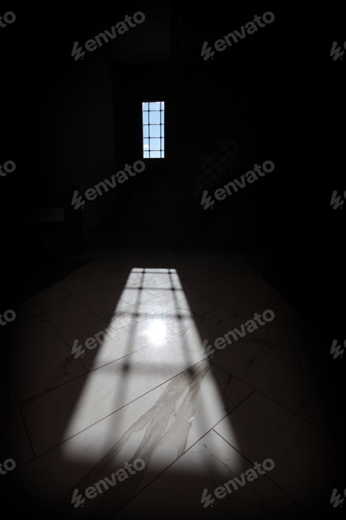 Preview: light reflected from window in empty room