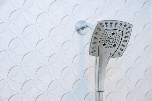 Visualização: Novo chuveiro no banheiro, parede fechada