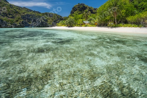 Preview: Empty shallow star beach at Tapiutan Island. El Nido, Palawan, Philippines