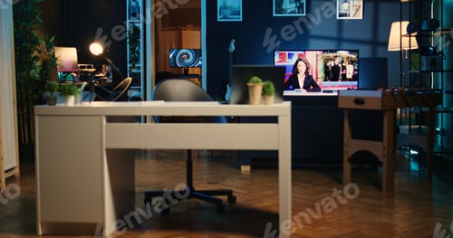 Preview: Studio with streaming tech, PC screens