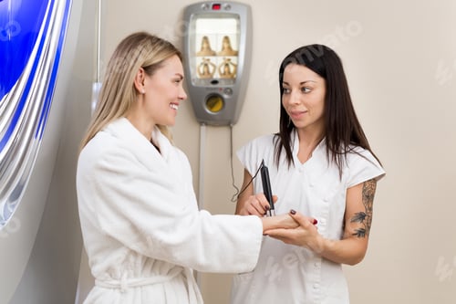 Preview: Doctor checks the tanning level on the skin of the girl.