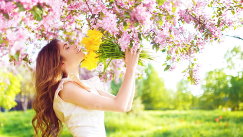 Preview: Spring Style. Beautiful Young Brunette Woman In Nice Spring Dress With A Bouquet Of Tulips.