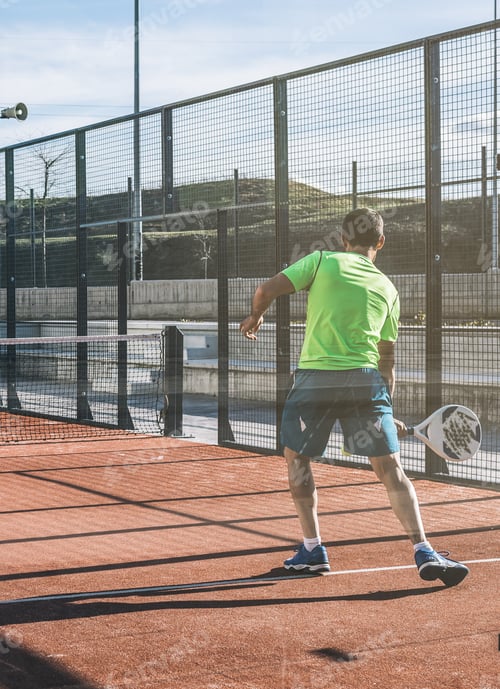 Preview: Man playing padel