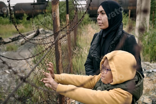 Preview: Muslim Woman With Child At Barbed Wire