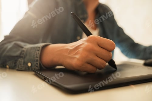 Preview: Female hand with pen-like stylus and graphic tablet