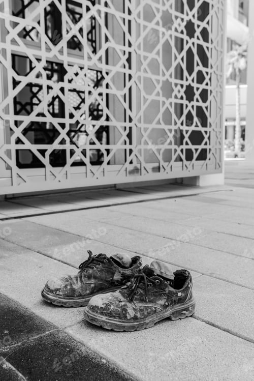 Preview: hard work shoes in Dubai street construction worker Conceptual shooting of shoes