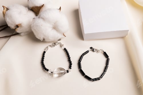 Visualização: Bracelets made of natural stones. Natural mineral texture jewellery. Bijouterie and handmade
