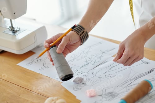 Preview: Seamstress Choosing Needles